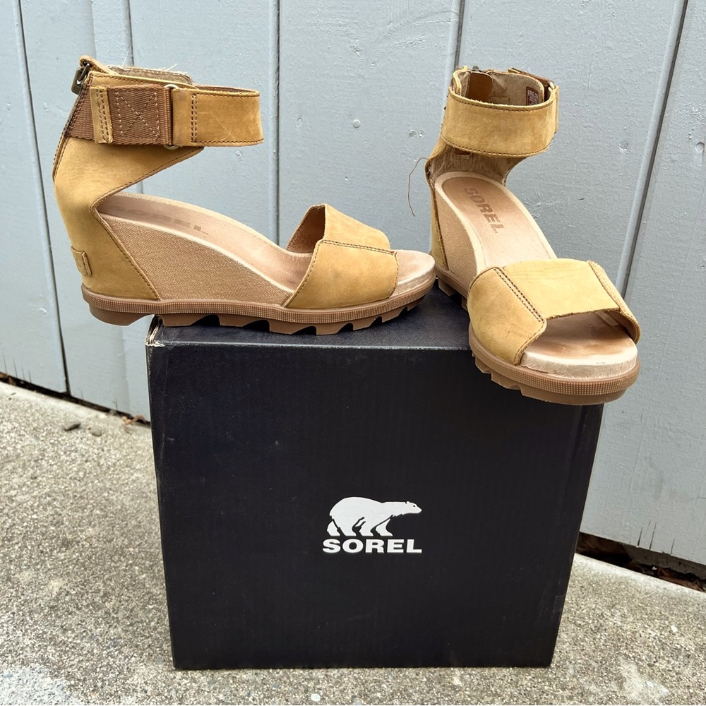 Sorel Joanie ll wedge zip Velcro, 8.5